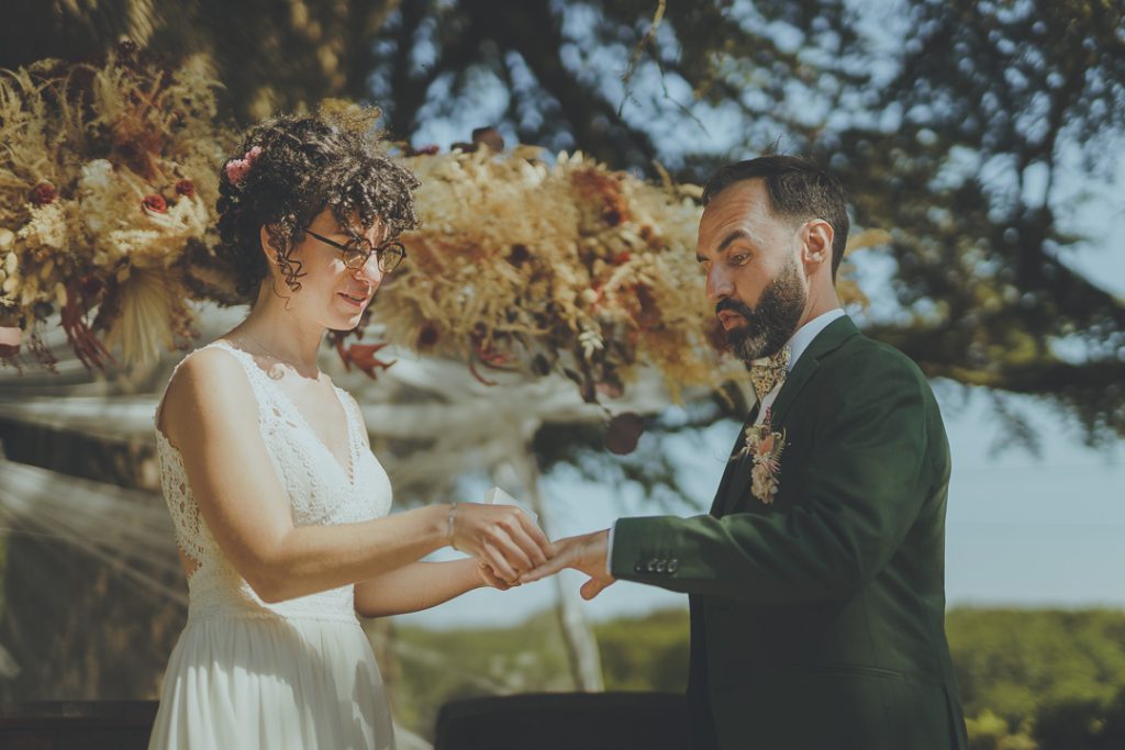 passage d'alliance lors d'un mariage à nantes
